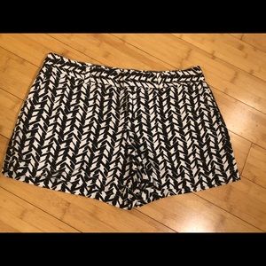 Ann Taylor LOFT shorts- Size 8